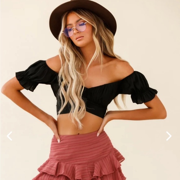 Ruffle tie back going out top - Picture 8 of 8